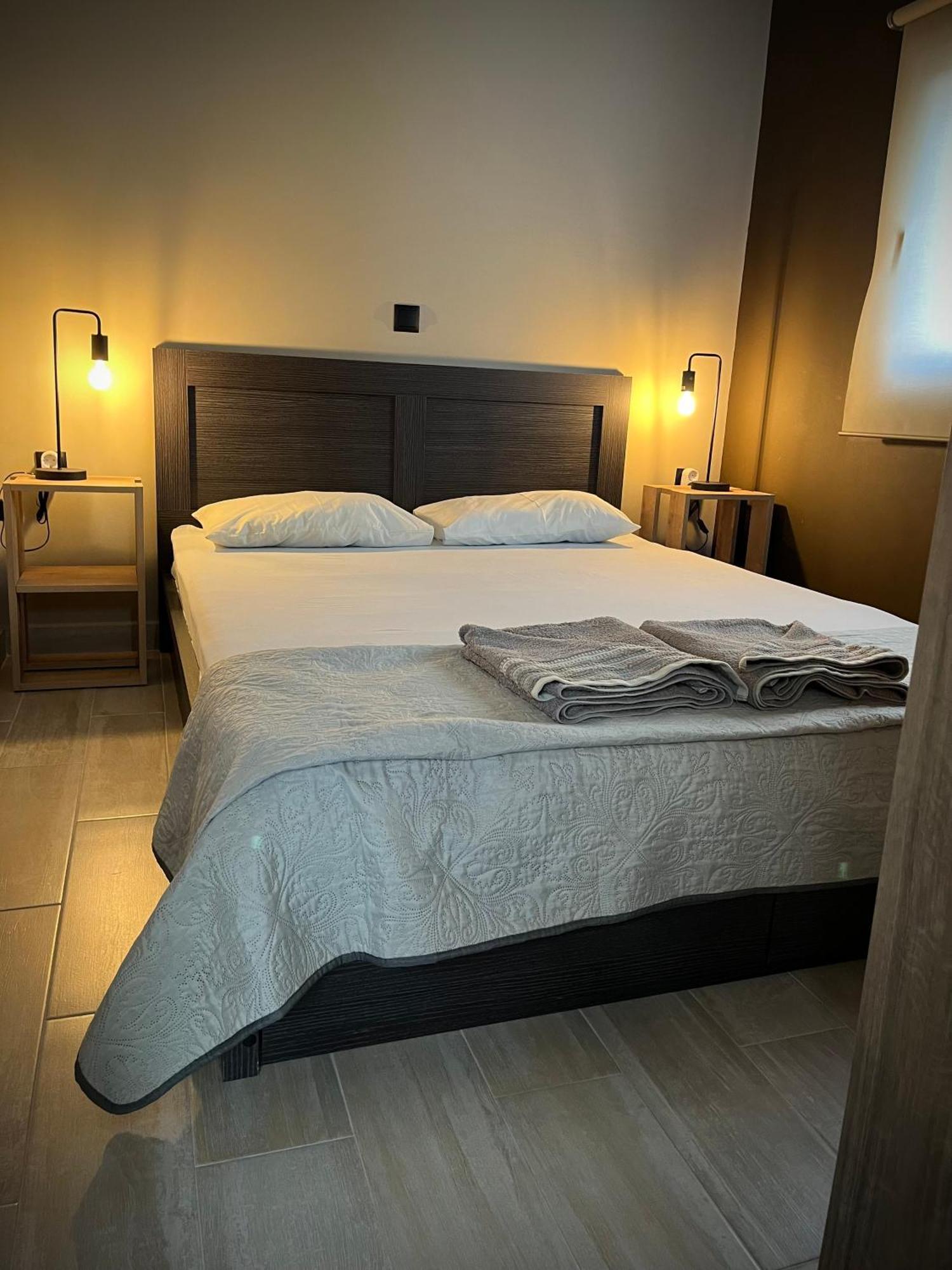 Joannas Airport Luxury Rooms Artemi Extérieur photo